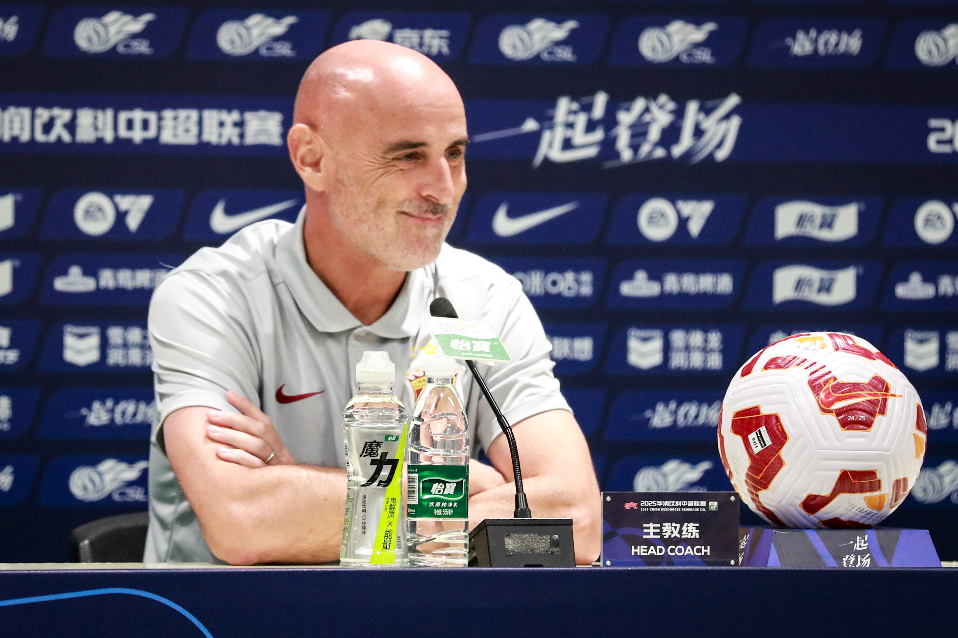 赛前中超焦点战，上海海港队长鼓劲，更衣室稳定，团队化学反应显著的简单介绍虎扑体育社区