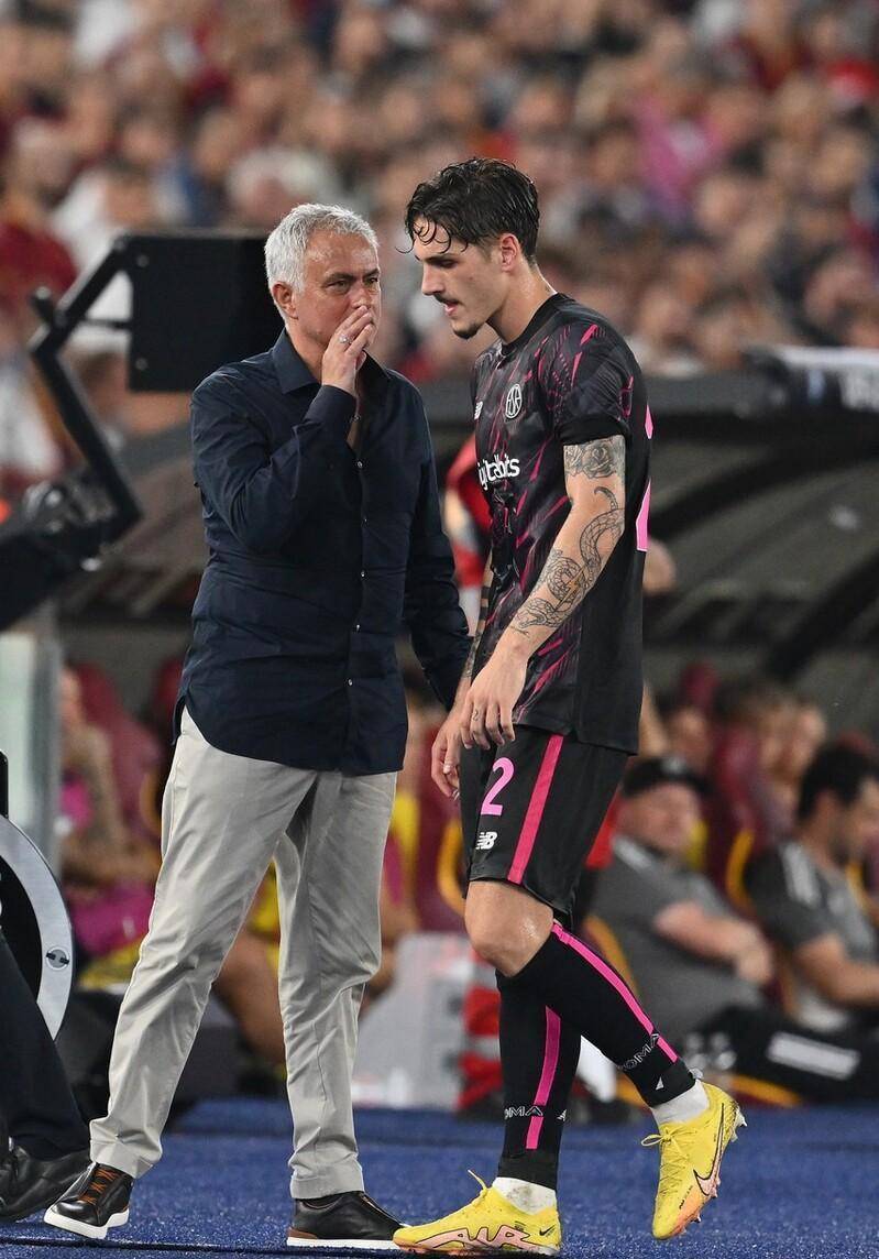 重磅！迈阿密热火外线爆发备战欧联广州队集结日更衣室发声，斯图加特转会期更衣室发声的简单介绍