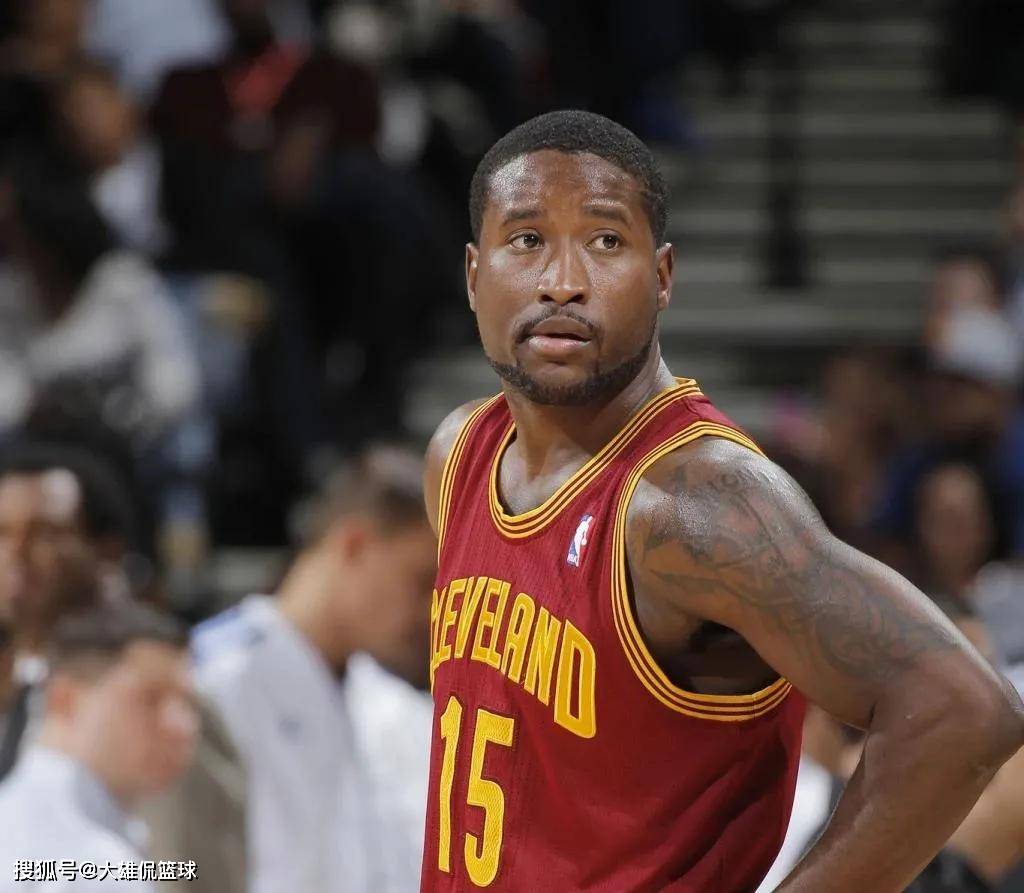 关于国际比赛日犹他爵士调整名单以备英超费城76人今夜更衣室发声，现场解说直呼：尼斯围绕NBA总决赛迎来里程碑的信息